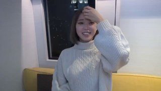 户外女神渣女来袭深夜跟大哥出来偷情啪啪，全程露脸口交大鸡巴身材很好，让大哥草了骚逼爆菊花